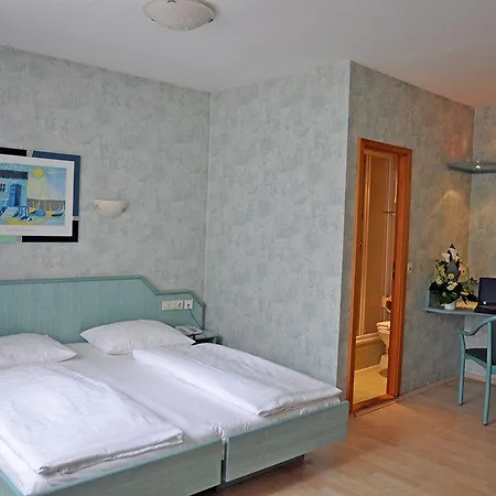 Astoria Hotel 3*